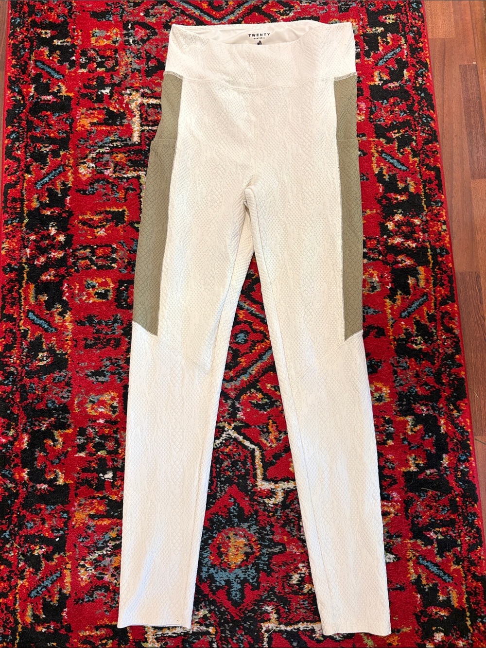 Twenty Montreal leggings size medium